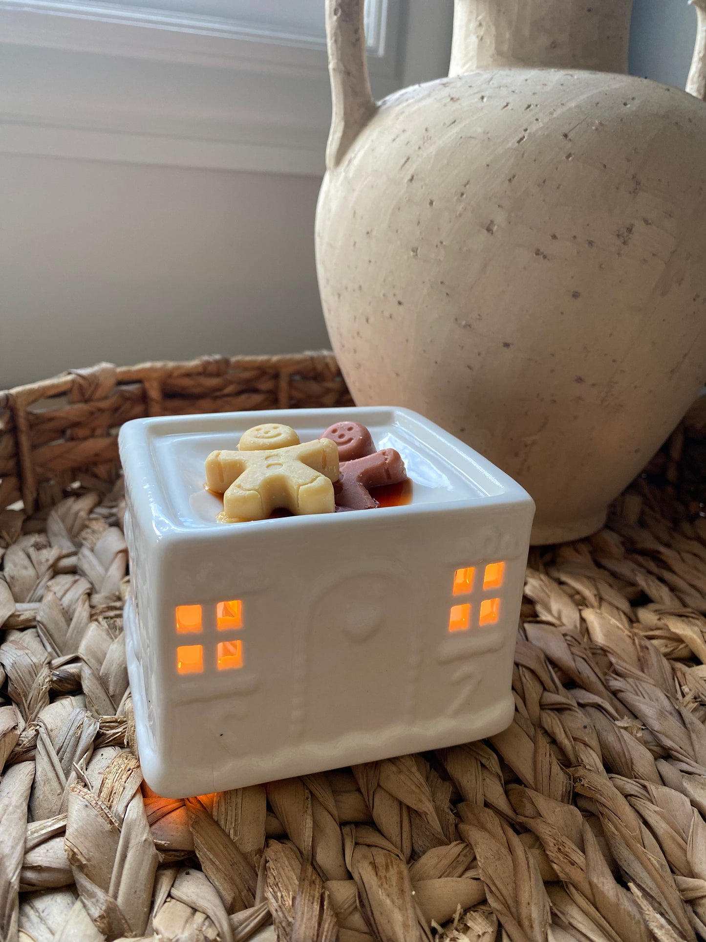 White Christmas Gingerbread House Oil Burner and Wax melt